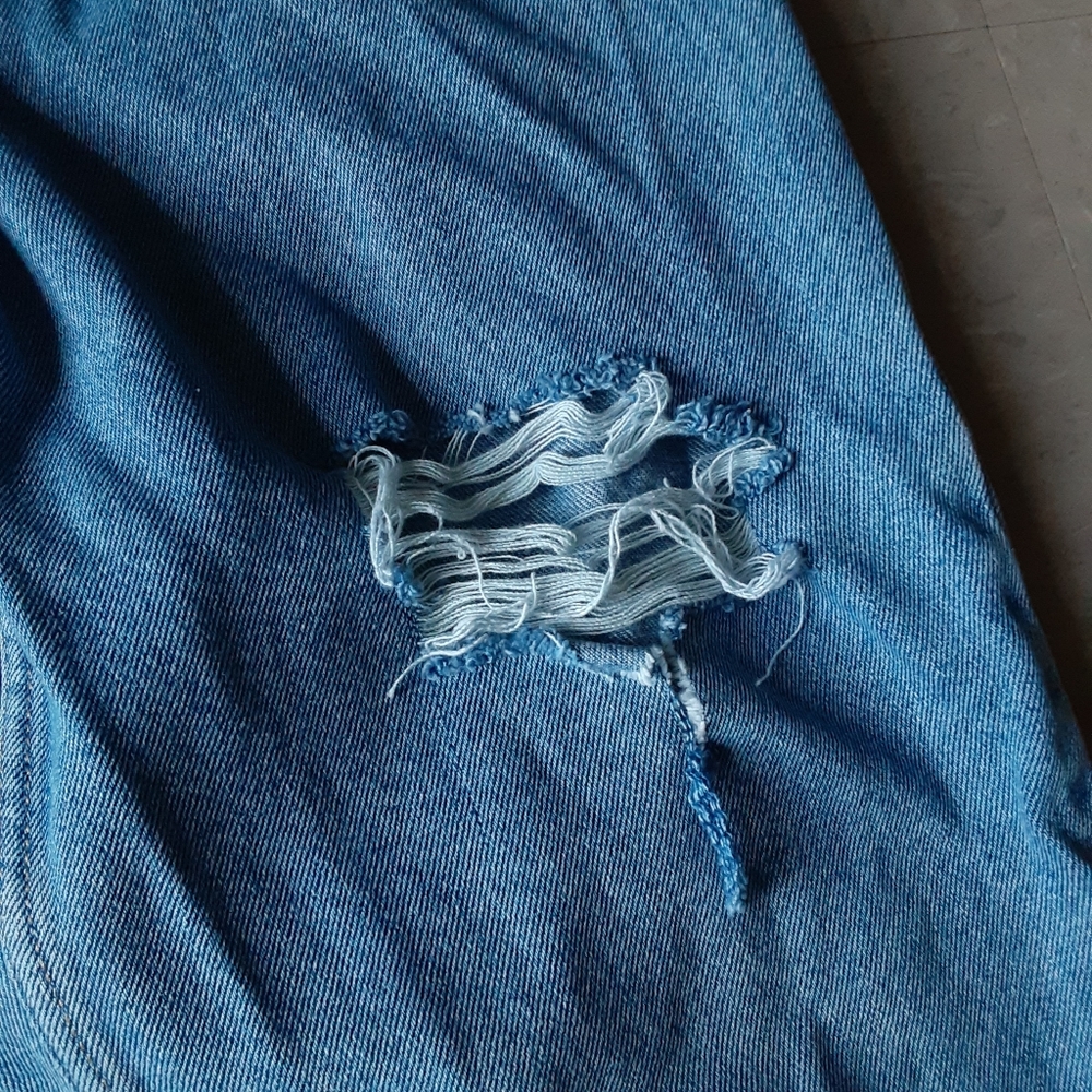 IZOD Blue Denim Ripped Jeans - Picture 4 of 6